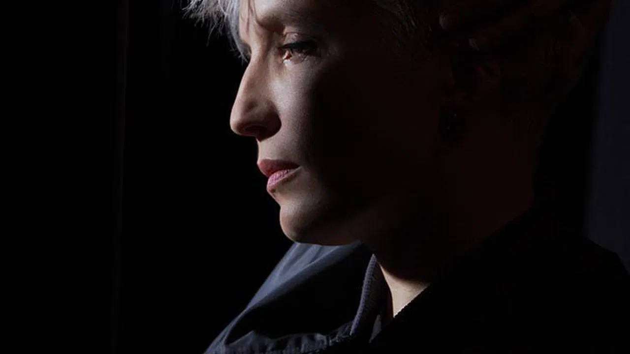 Oh Les Filles! backdrop