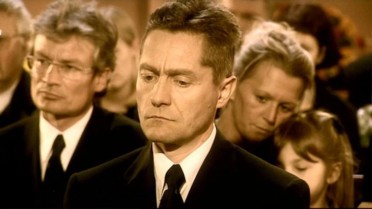 Going Public backdrop