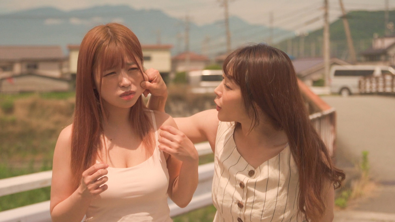 Mitchaku kyonyû shimai: Oppai wa shitte iru backdrop