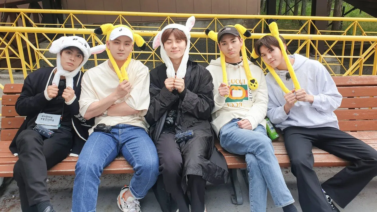 NU'EST ROAD backdrop