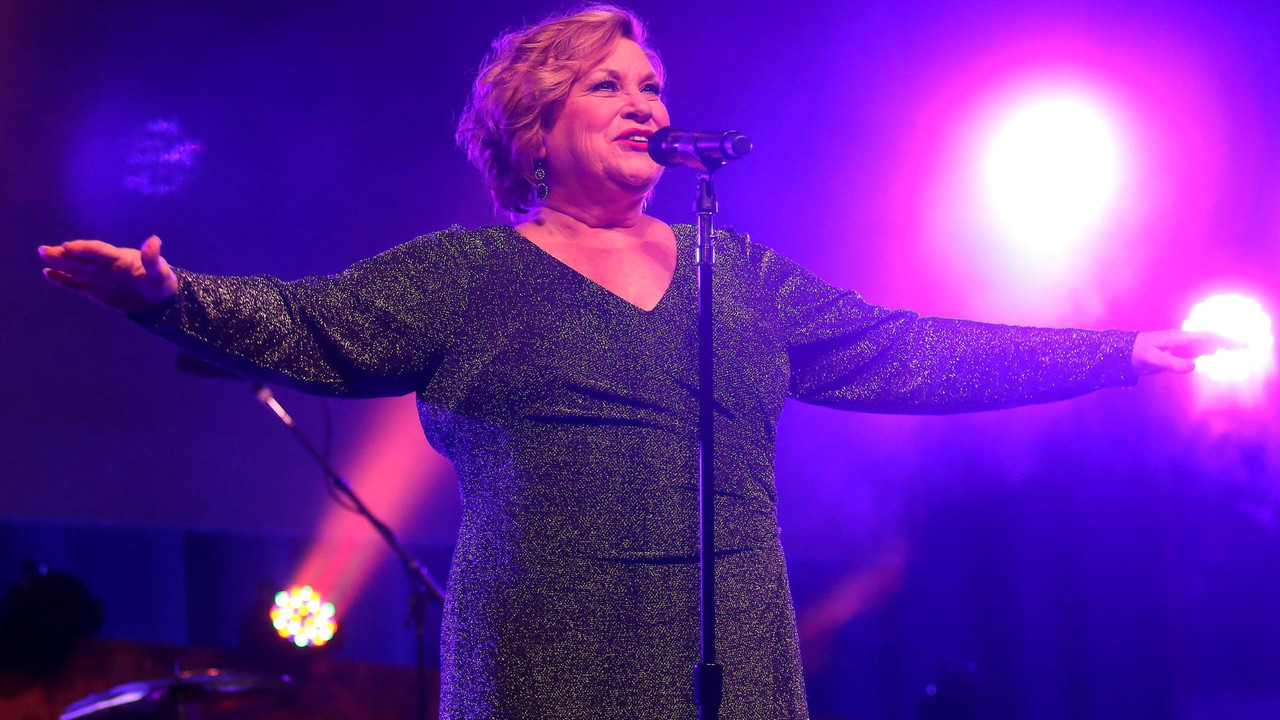 Forever Grateful: Live From The Farewell Tour backdrop