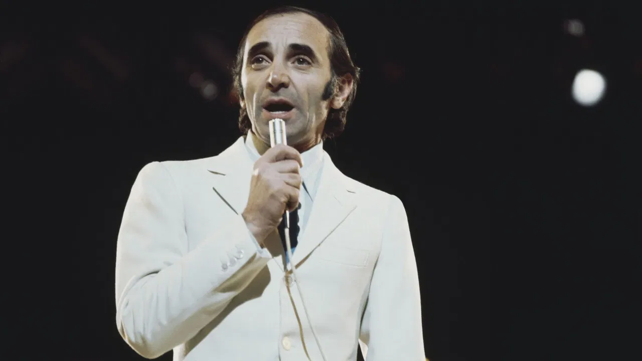 Charles Aznavour - L'Intégrale backdrop