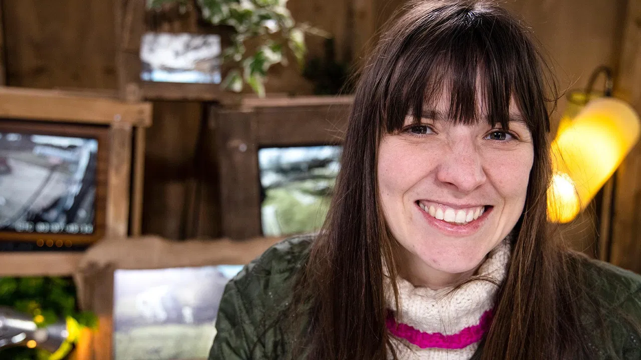 Rosa Redder Frøerne backdrop