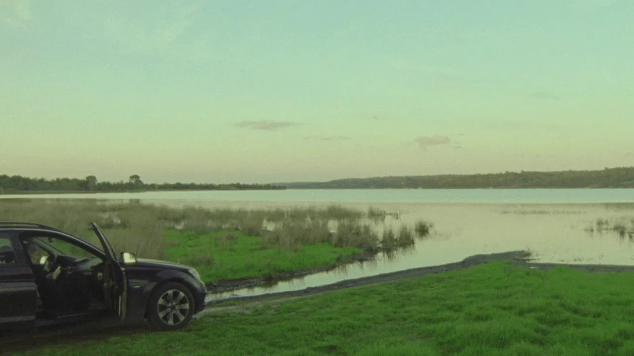 Nunca Mais É Demasiado Tempo backdrop