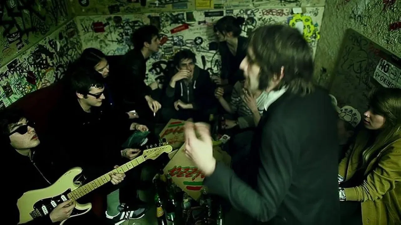 Le moral des troupes backdrop