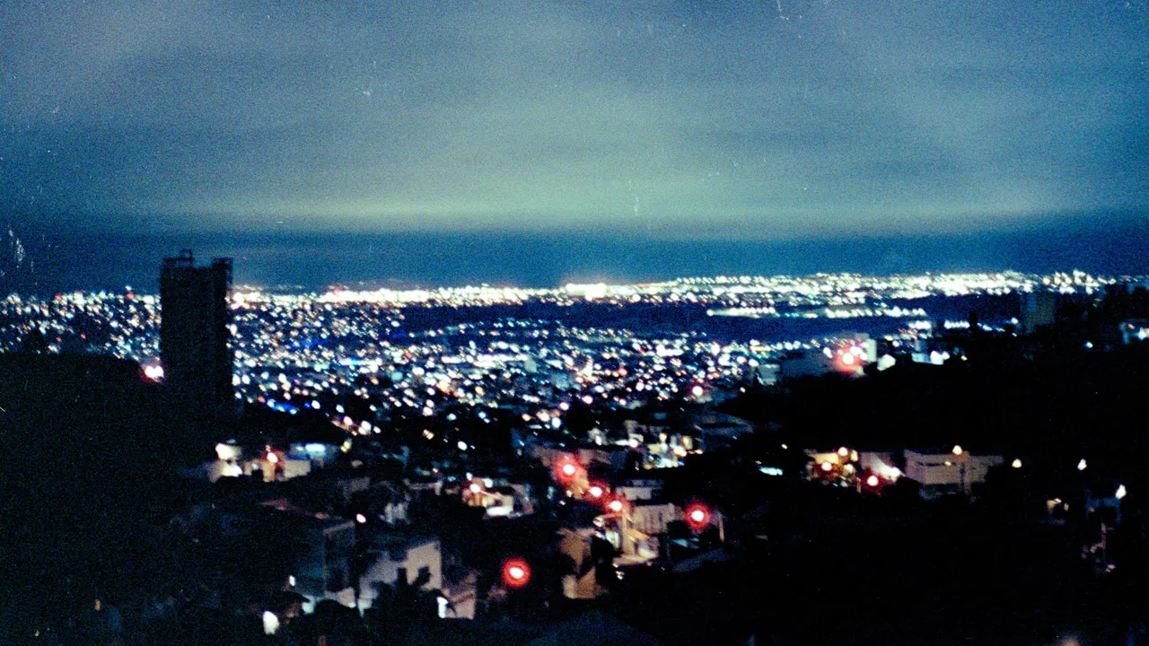 QUÉ ME DISTE? backdrop