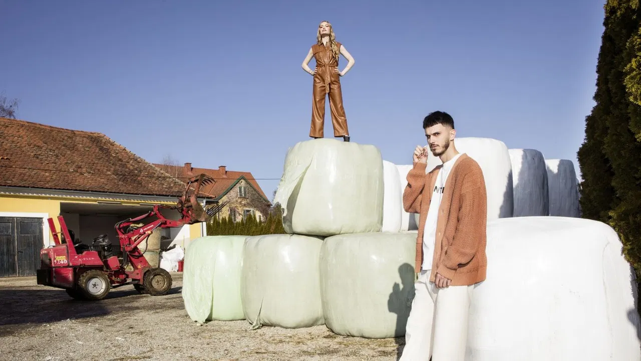 Unser Hof - Mit Cheyenne und Nino backdrop