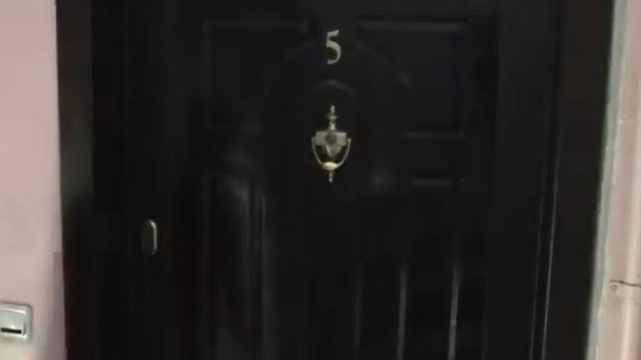 Üzgünüm Sevgilim Anlaşamadık backdrop