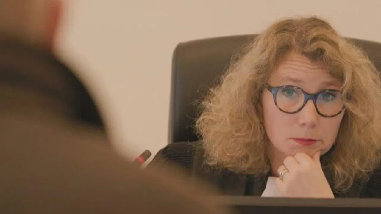 Je vais te tuer backdrop