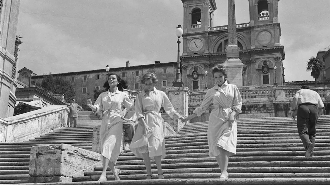 Three Girls from Rome backdrop