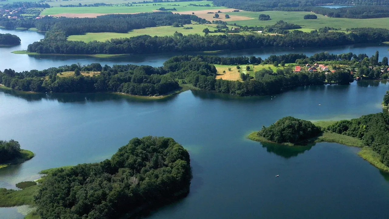 Mecklenburgs geheime Wasserwildnis - Die Feldberger Seen backdrop