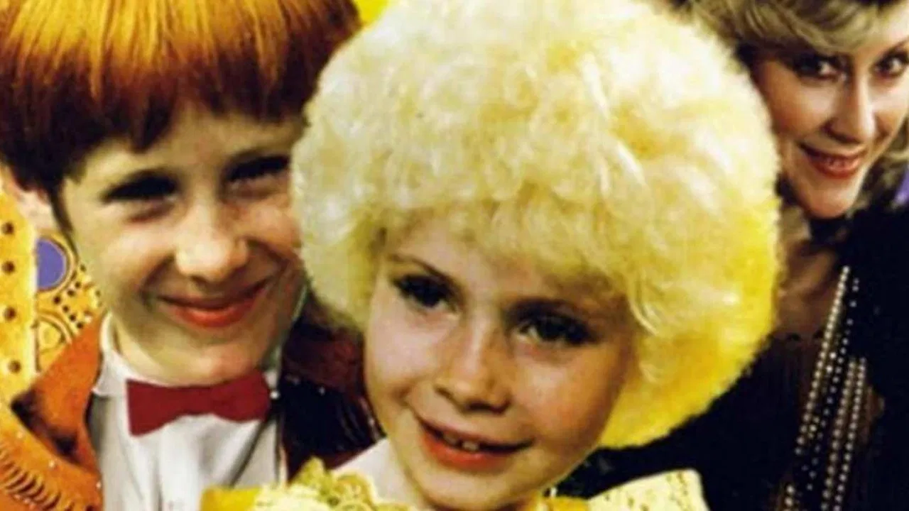 Red, Honest, in Love backdrop