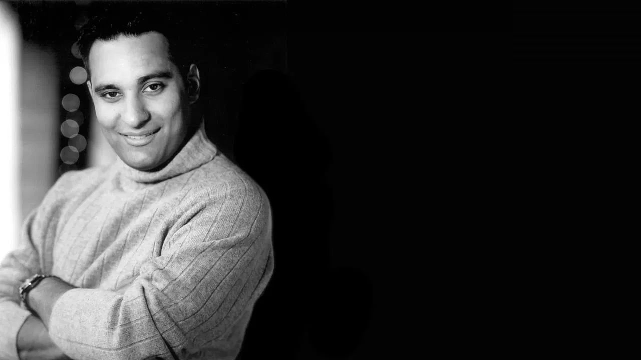 Russell Peters: Outsourced backdrop