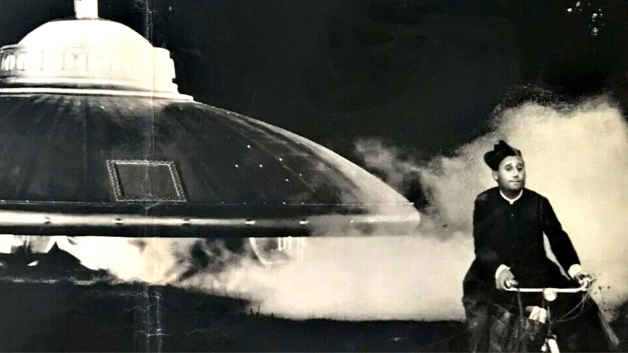 The Flying Saucer backdrop