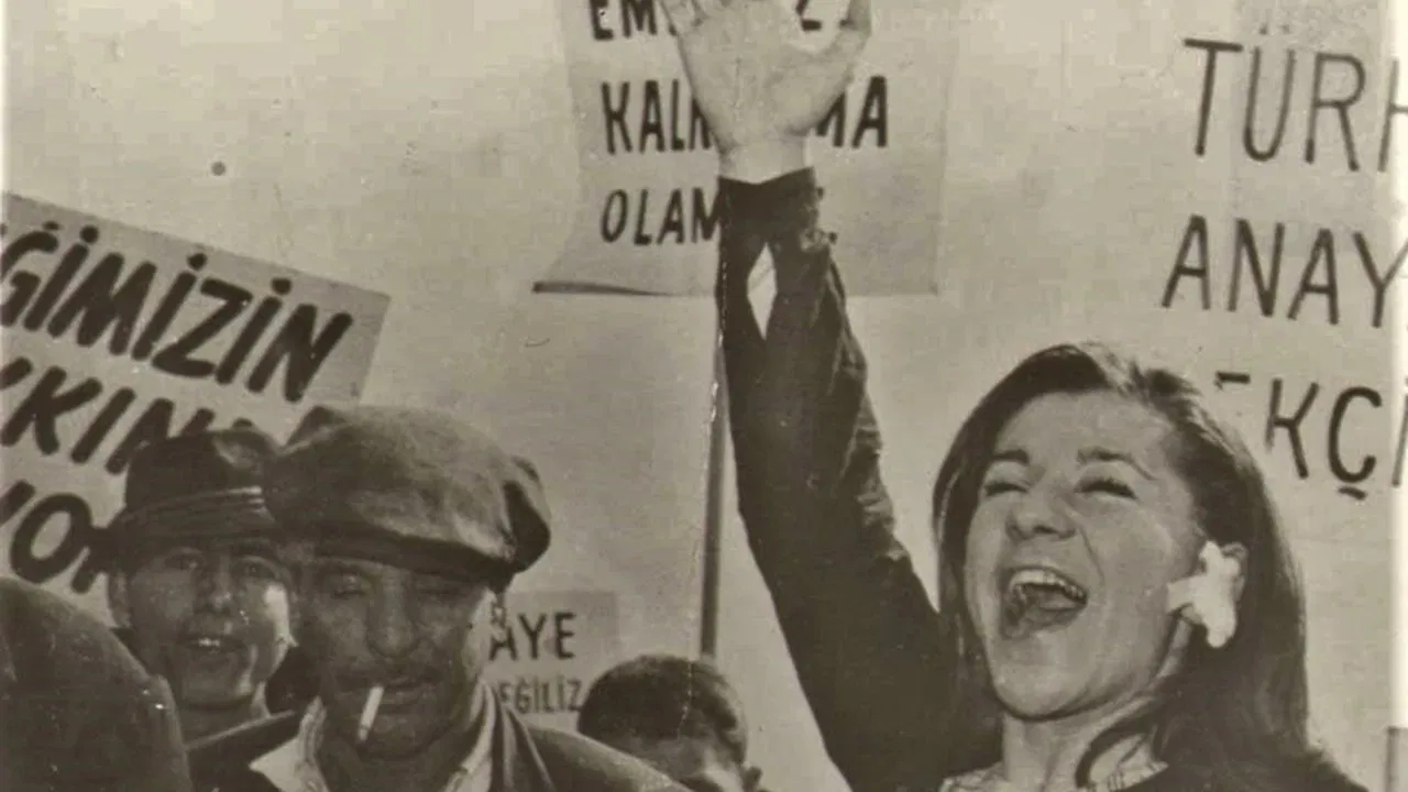 Karanlıkta Uyananlar backdrop