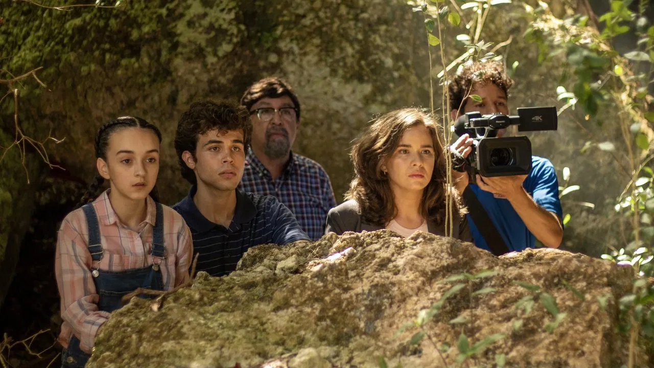 Chona 2: La puerca asesina backdrop