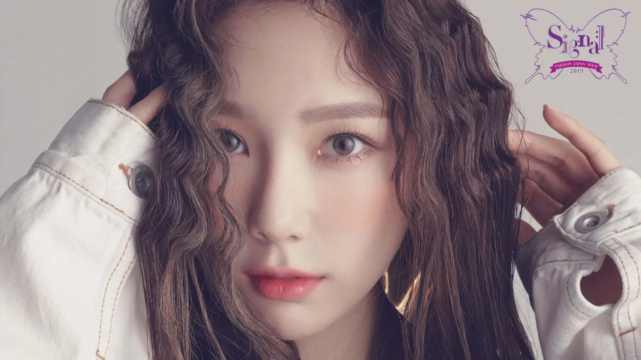 TAEYEON JAPAN TOUR 2019 ~Signal~ backdrop