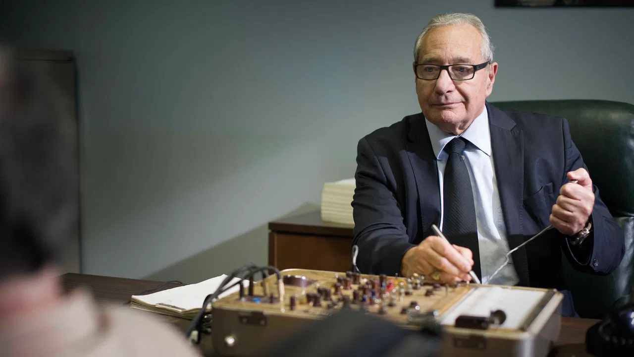 Le polygraphe backdrop