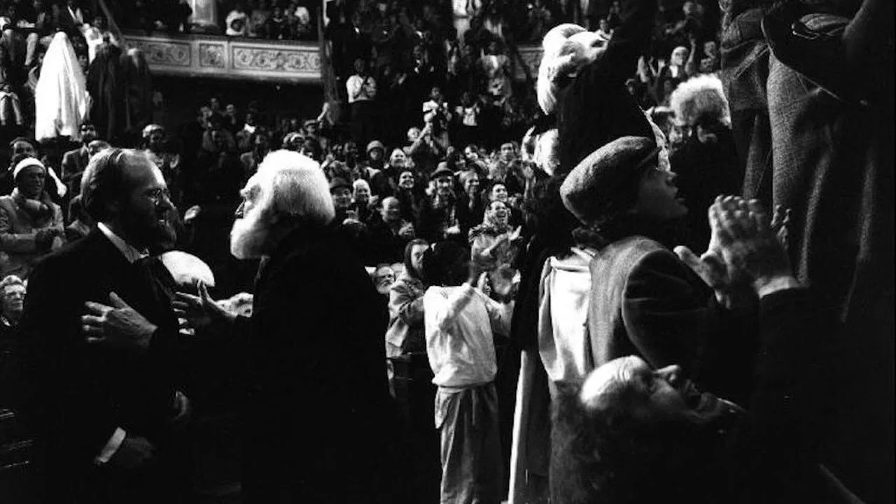 La nuit miraculeuse backdrop