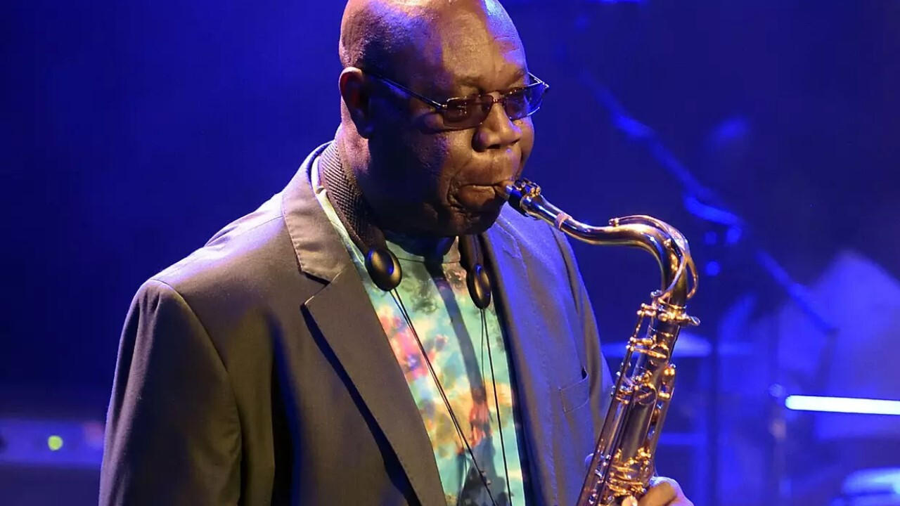 Manu Dibango fête ses 80 ans à l'Olympia de Paris backdrop