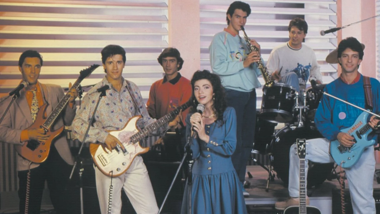 Arriva Cristina backdrop