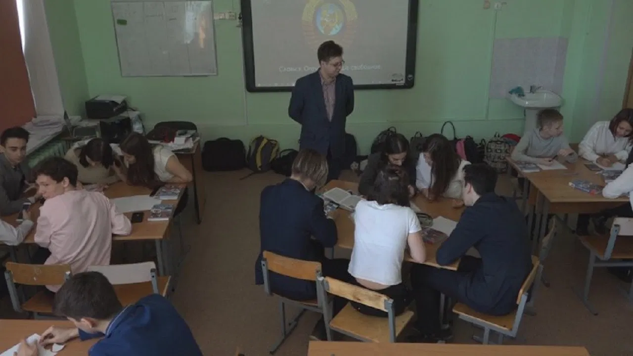 Revolution Game backdrop