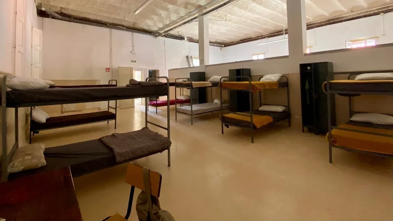 Et faran un home backdrop