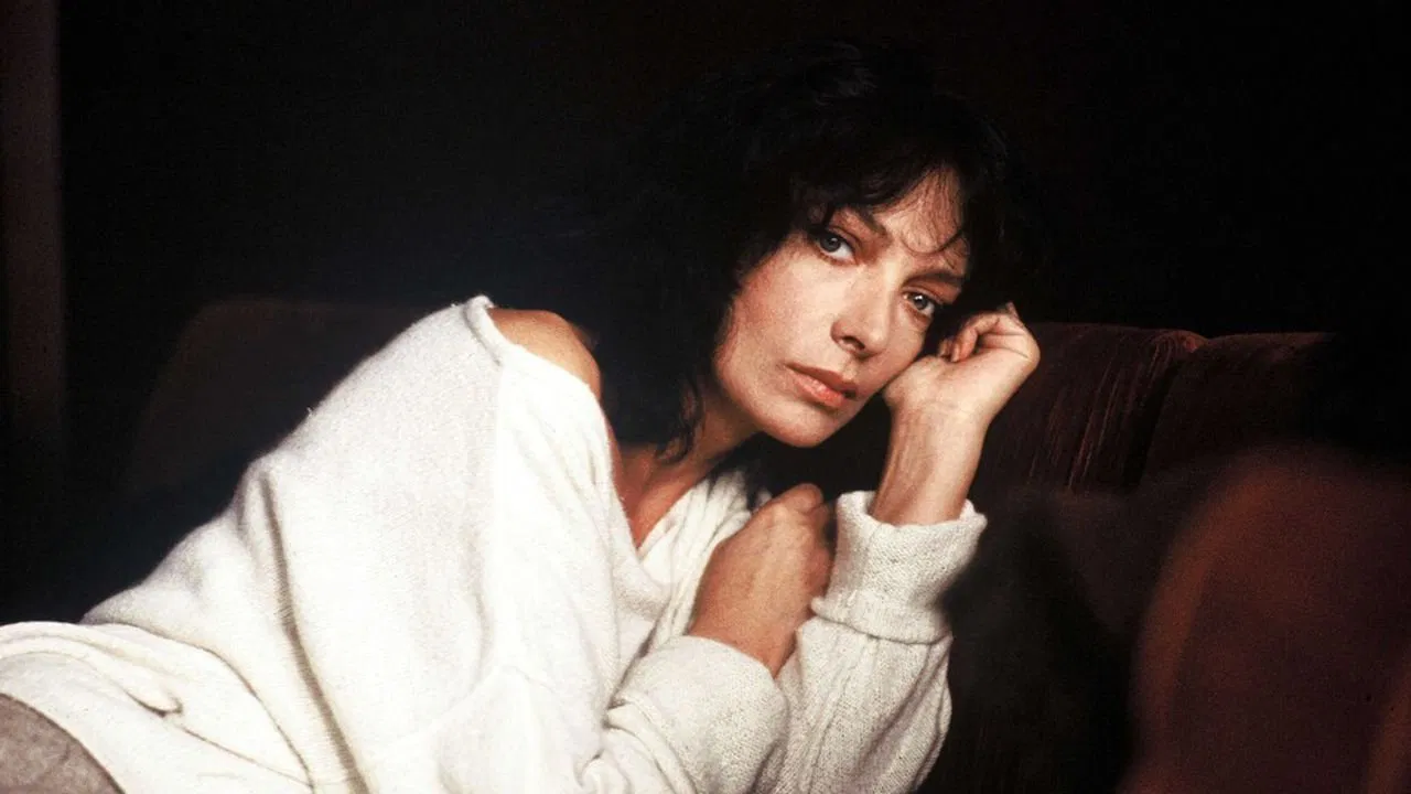 Marie Laforêt, chanteuse malgré elle backdrop