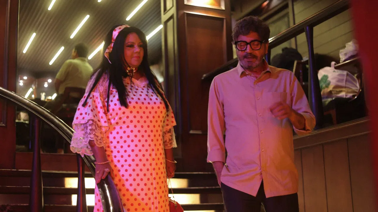 Ami Jokhon Hema Malini backdrop