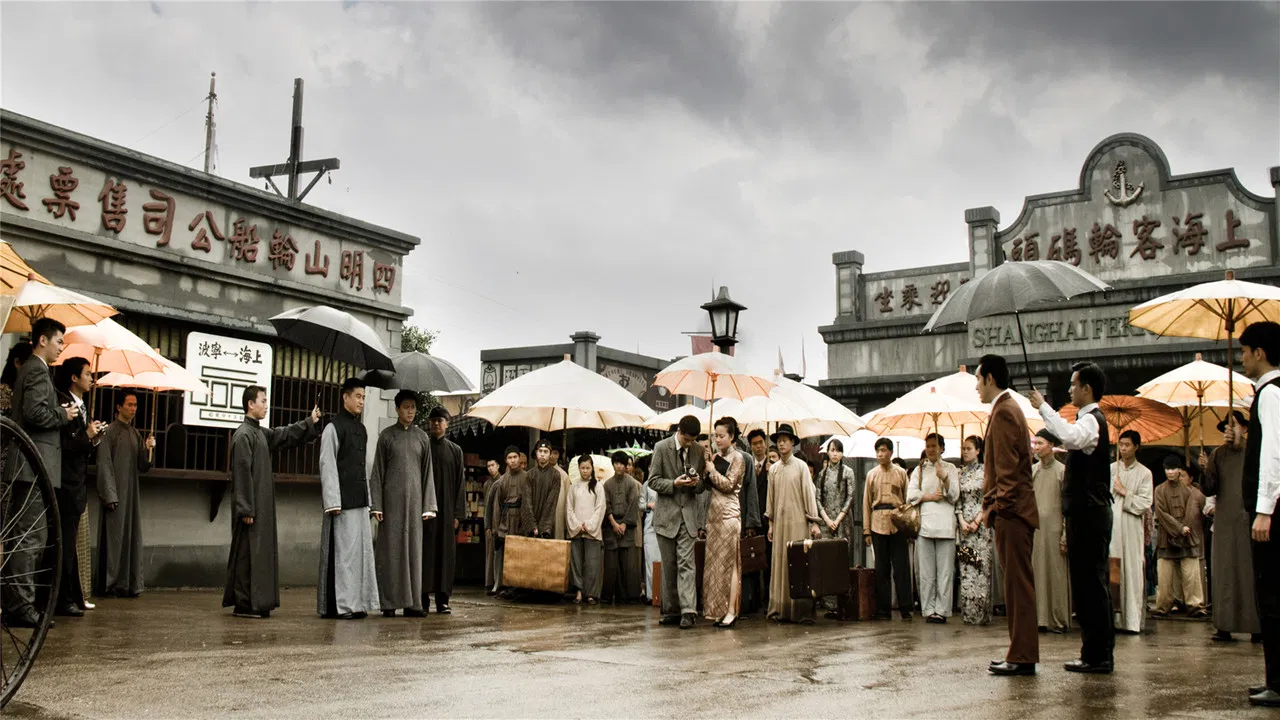 向东是大海 backdrop