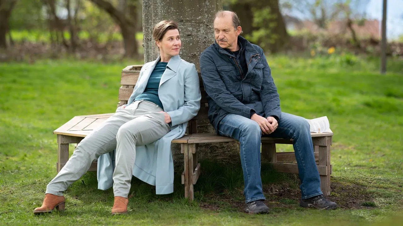 Zwei Erben sind einer zu viel backdrop