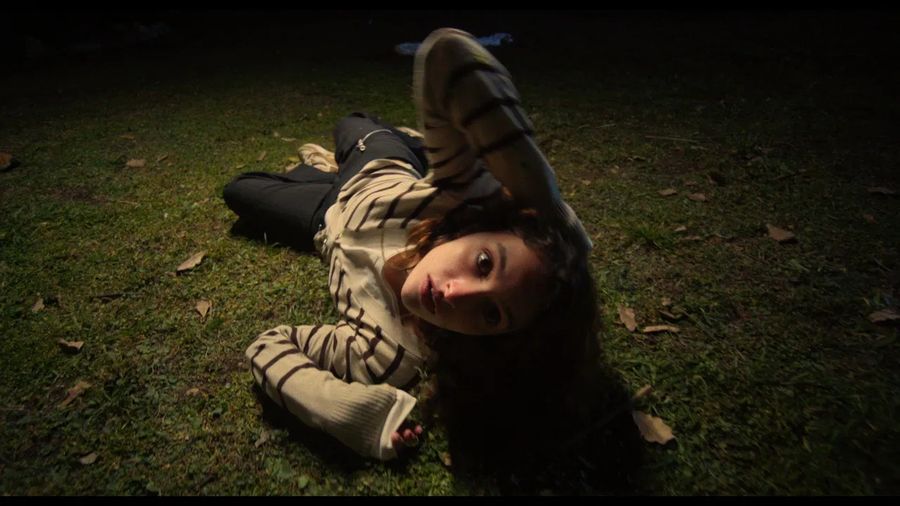 Mejor afuera que adentro backdrop