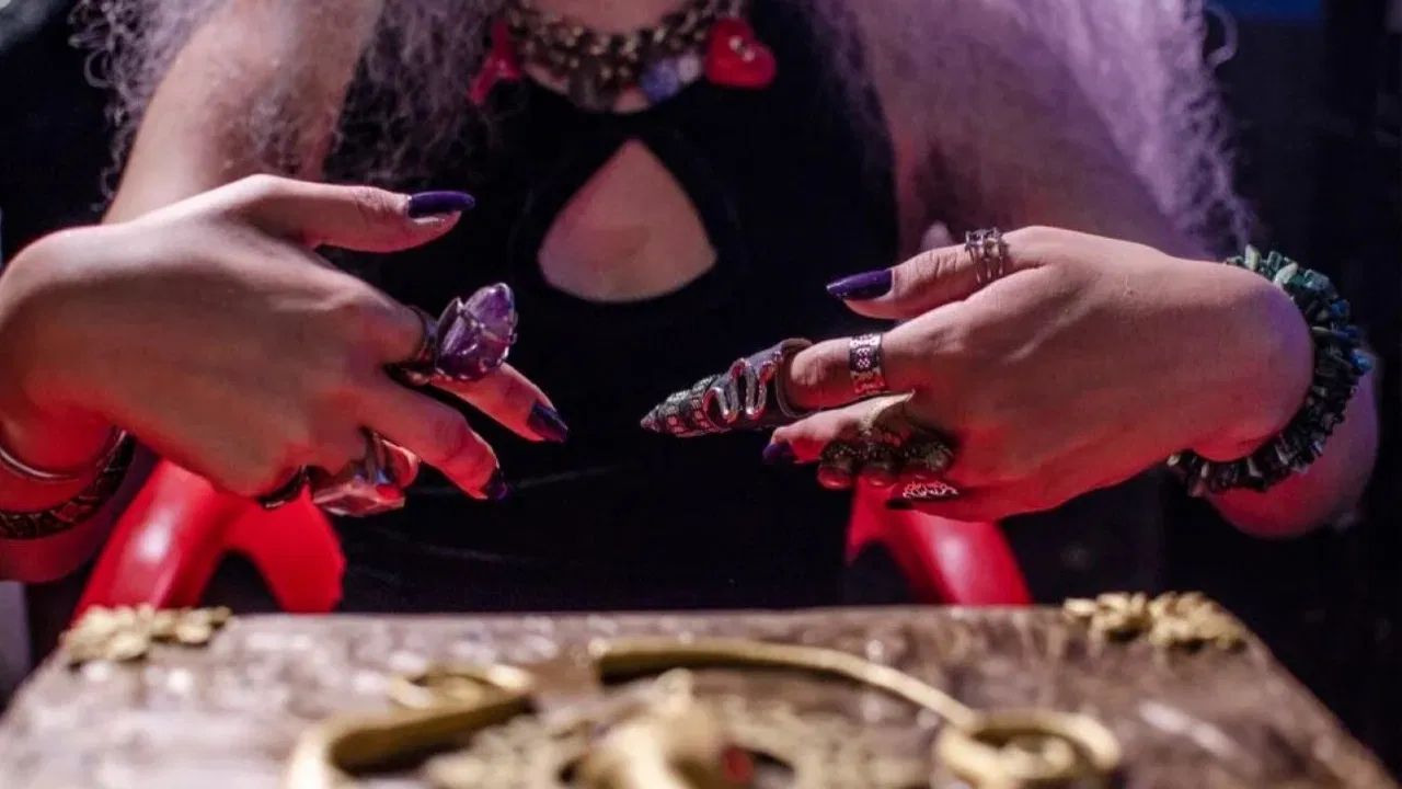 Dias de pouco pão e zero sonho backdrop