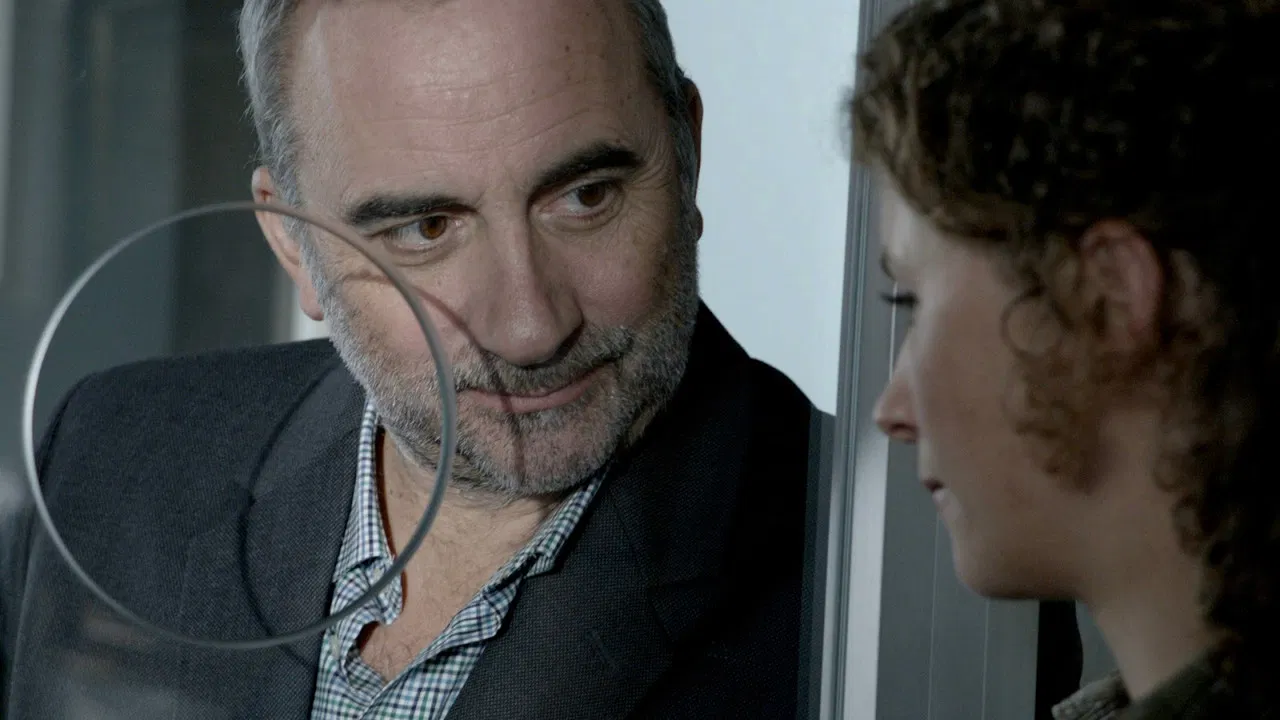 A Man Au Pair backdrop