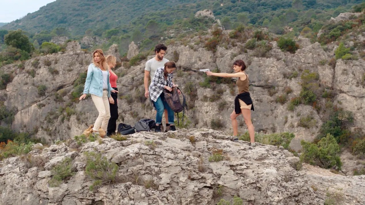 Demain nous appartient - Le Piège backdrop