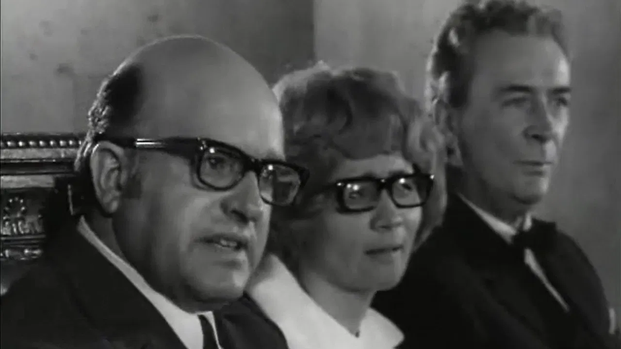 Washington Correspondent backdrop