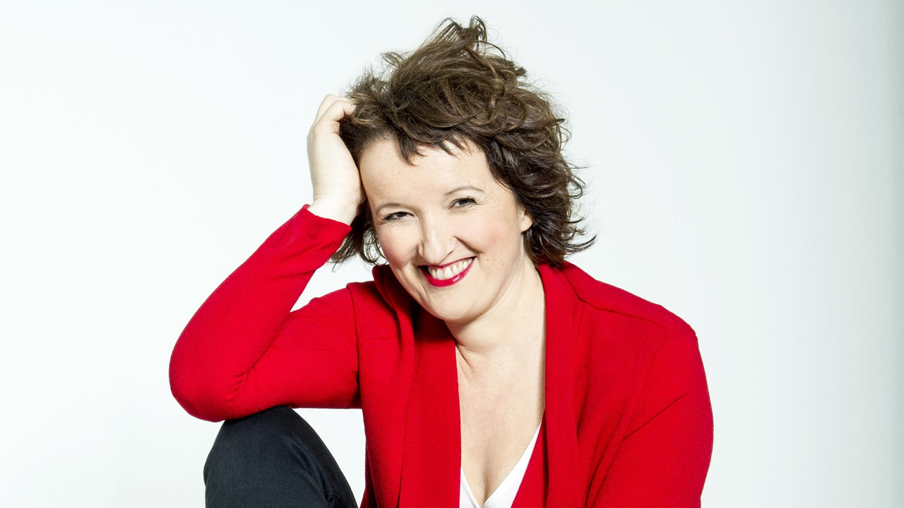 Anne Roumanoff : Aimons-nous les uns les autres, et plus encore… backdrop