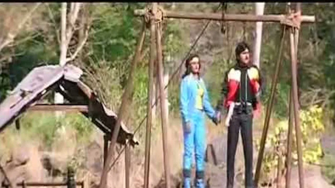 Inaindha Kaigal backdrop