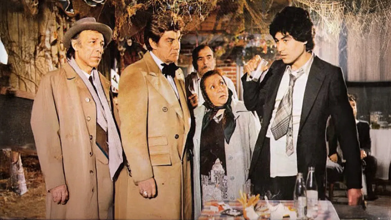 Aşkın Gözyaşı backdrop