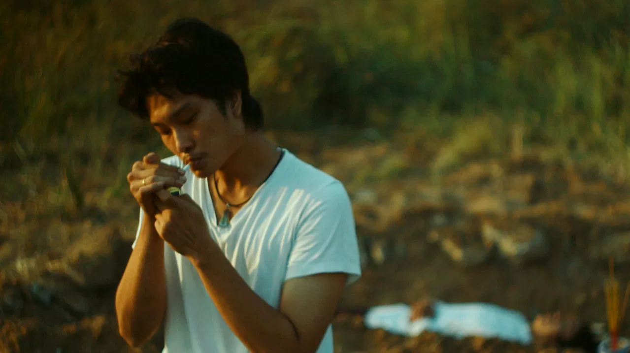 Silent And Move backdrop