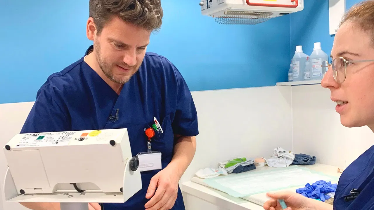 Ralf, die Krankenschwester - Ich will Leben retten! backdrop