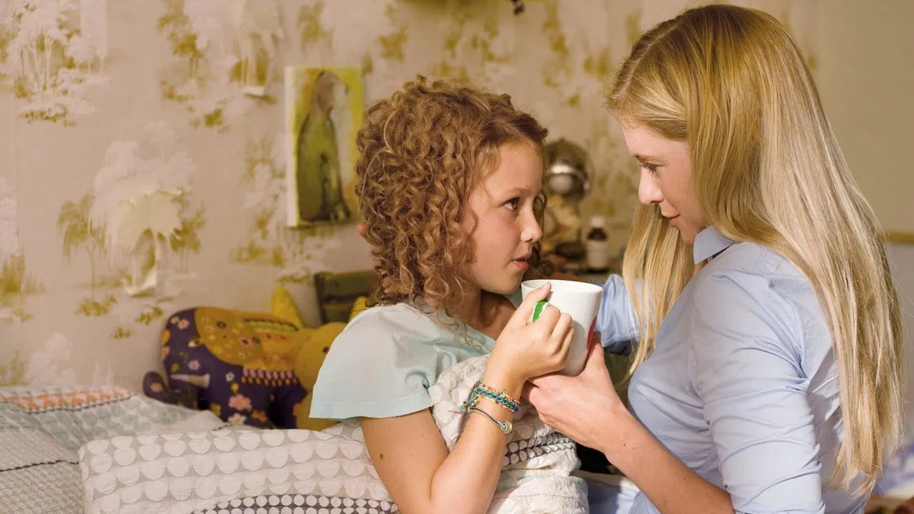 Here Comes Lola! backdrop