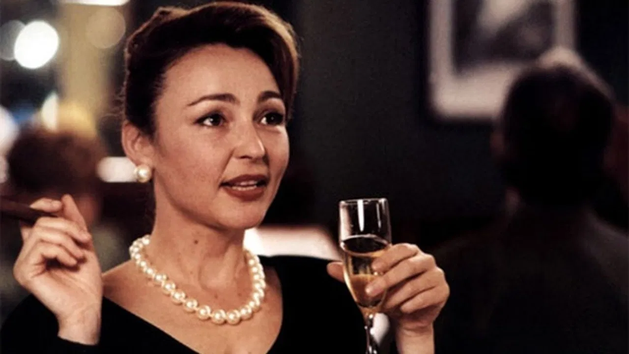 La Dilettante backdrop