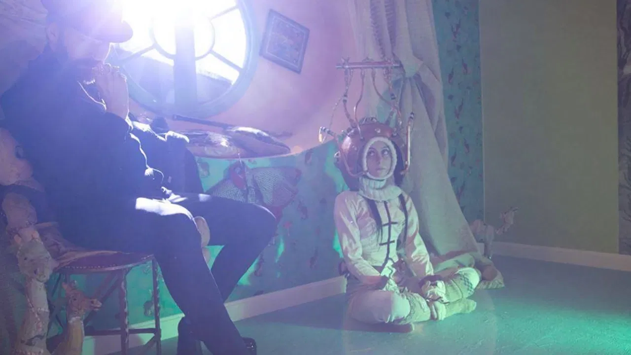 Aimy in a Cage backdrop