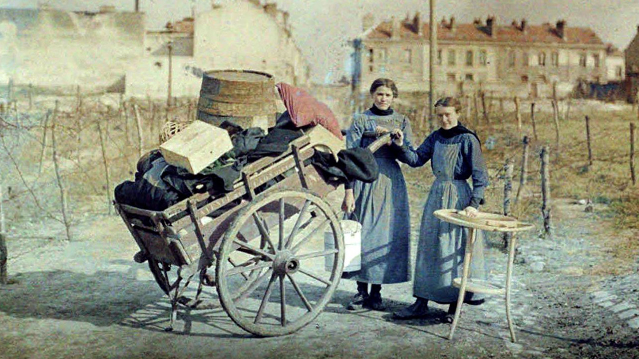 Women at War 1914-1918 backdrop