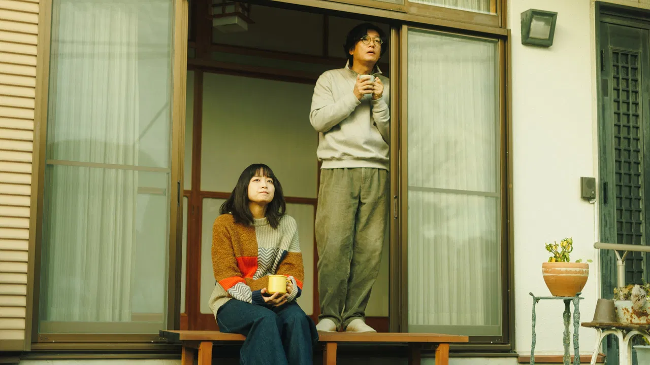 The Ex-idol, Stuck in Life, Decided to Live with a Complete Stranger backdrop