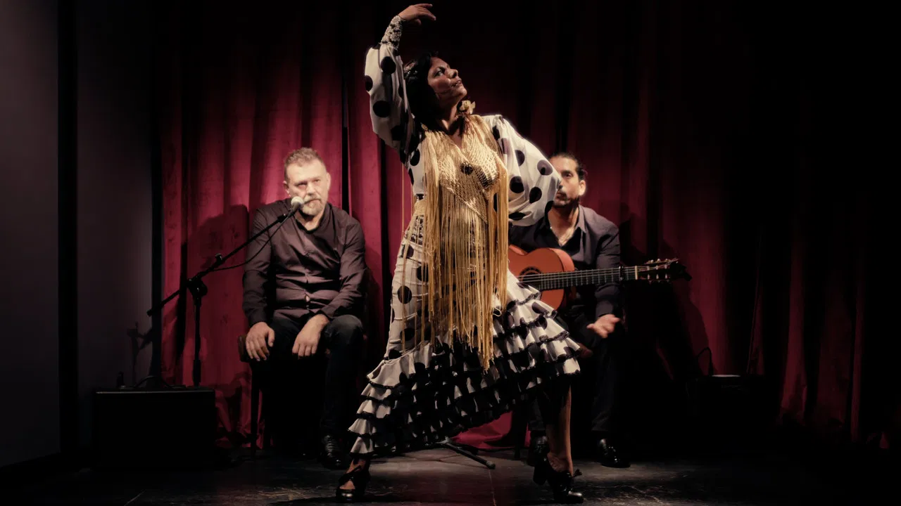 La Muerte de Izan backdrop