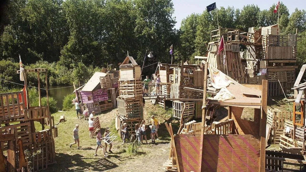 Scrapwood War backdrop