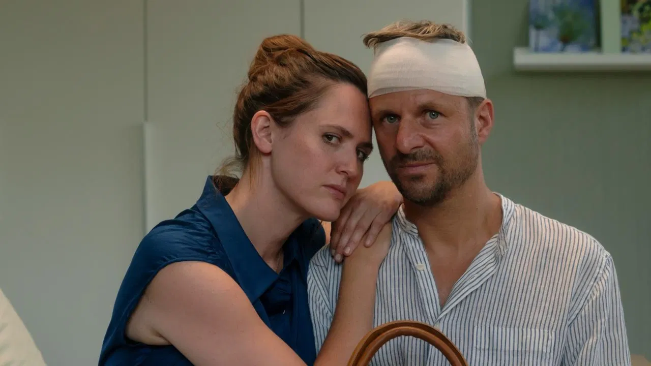 Kleine Eheverbrechen backdrop