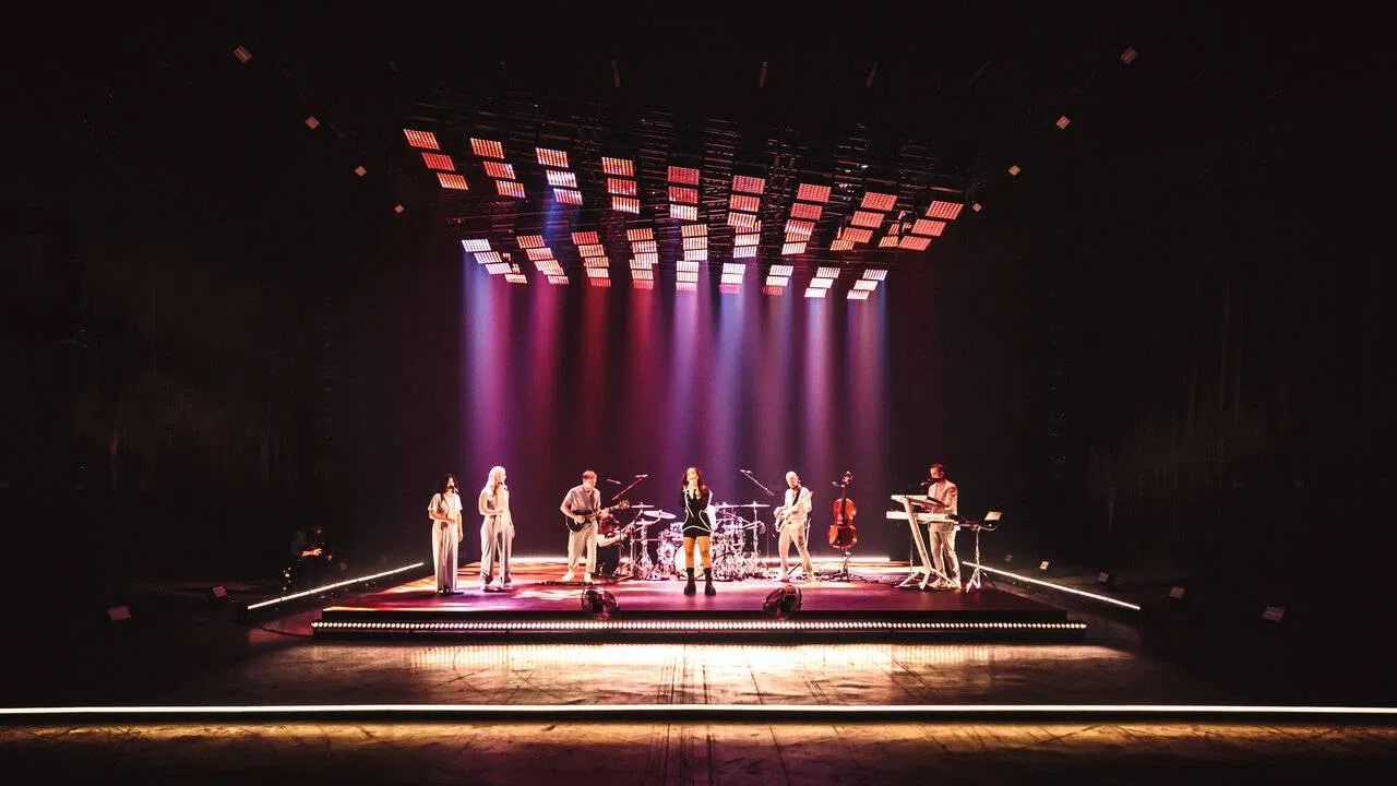 Amel Bent - Basique, le concert backdrop